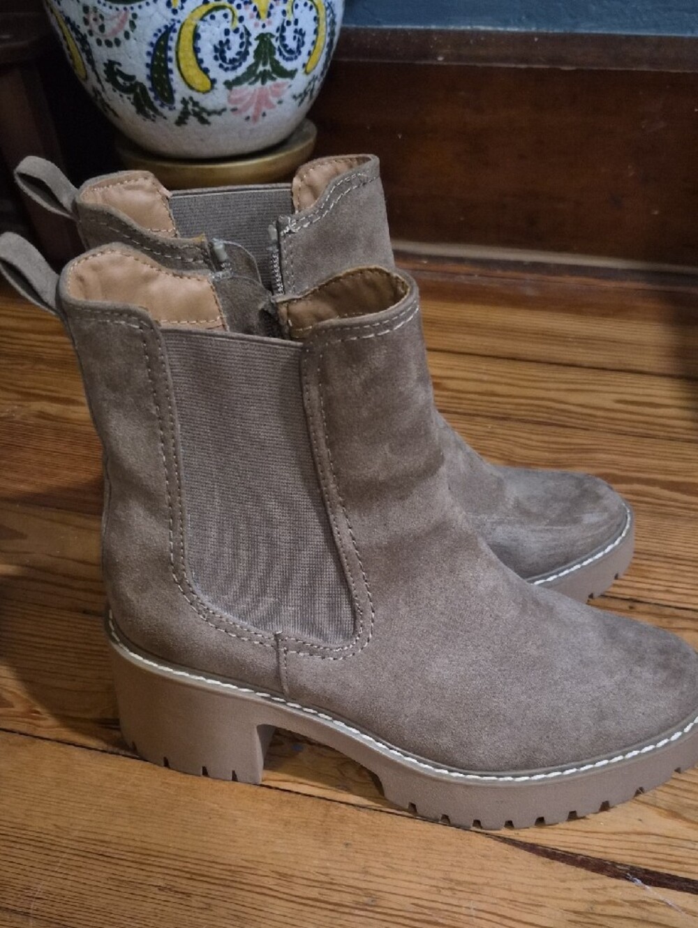 Universal Thread Booties - Picture 3 of 8